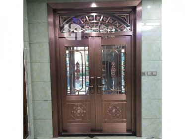 濟(jì)南銅門(mén)，銅又不同